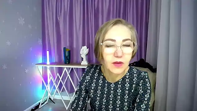 queen a n i online show from October 2025 12:39:05 PM