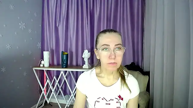 queen a n i online show from February 2025 08:55:01 AM