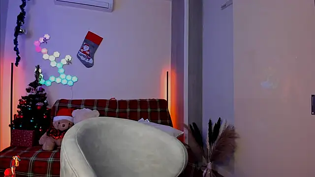 Snapshot of victorias_world chatting on December 2024 04:24:02 PM victorias world online show from December 2024 04:24:02 PM