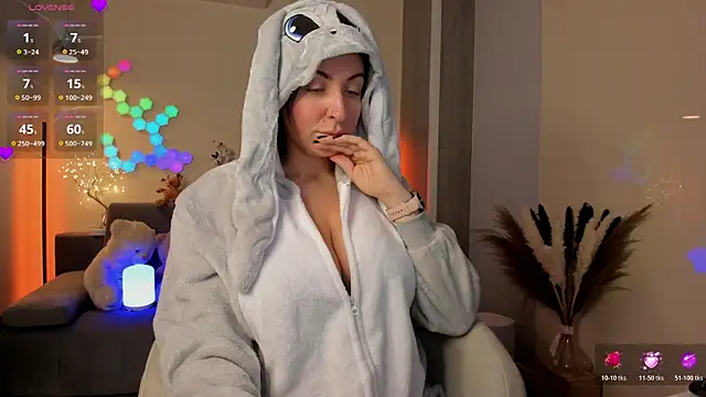 Snapshot of victorias_world chatting on November 2025 05:35:01 PM victorias world online show from November 2025 05:35:01 PM