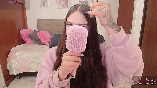 Miley Baker online show from November 2025 01:10:01 PM