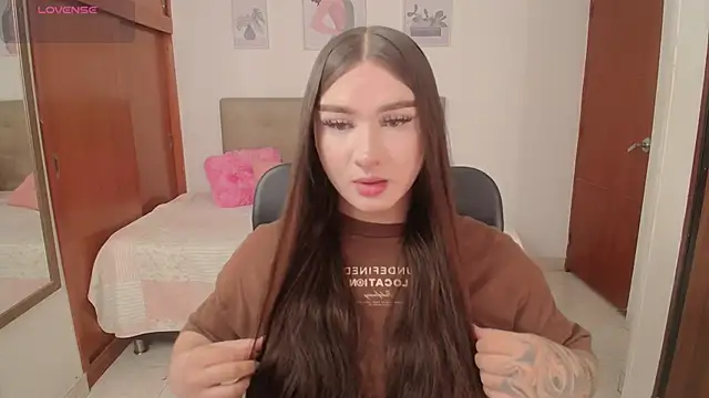 Miley Baker online show from November 2025 02:39:01 PM