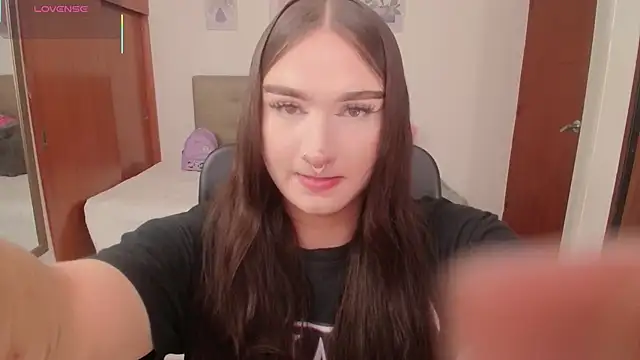 Snapshot of Miley_Baker chatting on February 2026 01:33:01 PM Miley Baker online show from February 2026 01:33:01 PM