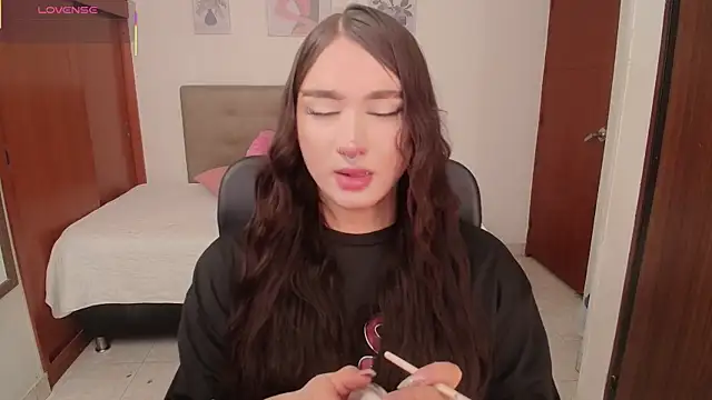 Snapshot of Miley_Baker chatting on January 2026 02:45:01 PM Miley Baker online show from January 2026 02:45:01 PM