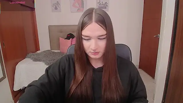 Miley Baker online show from December 2025 04:02:02 PM