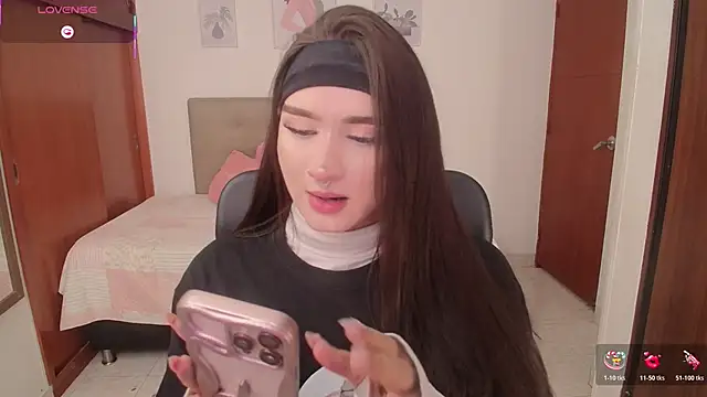 Snapshot of Miley_Baker chatting on December 2025 03:47:01 PM Miley Baker online show from December 2025 03:47:01 PM