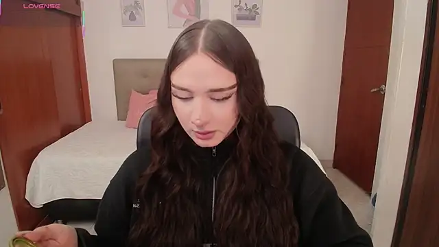 Snapshot of Miley_Baker chatting on January 2026 04:01:01 PM Miley Baker online show from January 2026 04:01:01 PM