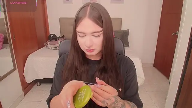 Snapshot of Miley_Baker chatting on February 2026 03:25:02 PM Miley Baker online show from February 2026 03:25:02 PM