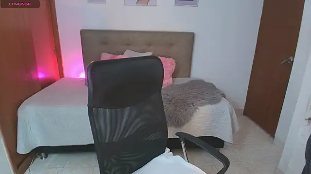 Miley Baker online show from April 2026 12:54:01 PM