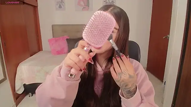 Miley Baker online show from October 2025 04:19:01 PM