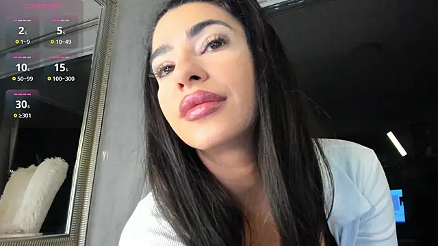 Snapshot of Naila18 chatting on January 2026 04:27:02 AM Naila18 online show from January 2026 04:27:02 AM