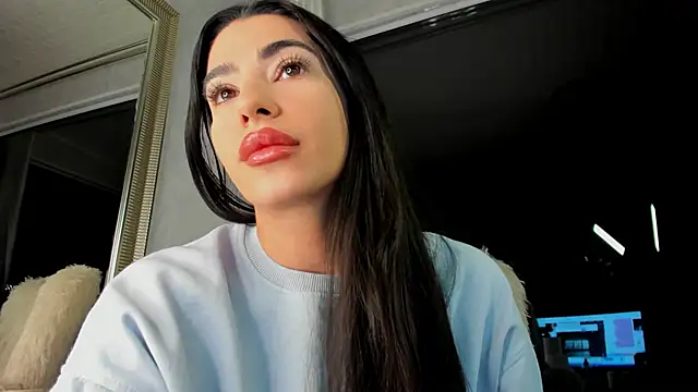 Snapshot of Naila18 chatting on January 2026 04:27:01 AM Naila18 online show from January 2026 04:27:01 AM