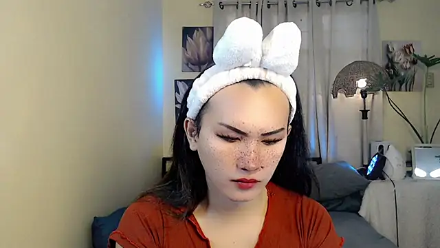 beatrice 21 online show from November 2025 01:00:02 AM