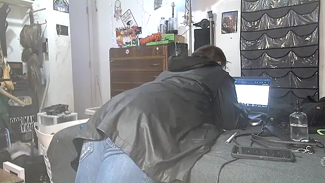 Snapshot of TheHellBilly chatting on October 2025 01:29:02 AM TheHellBilly online show from October 2025 01:29:02 AM