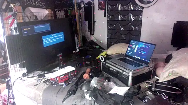 Snapshot of TheHellBilly chatting on February 2025 03:36:02 PM TheHellBilly online show from February 2025 03:36:02 PM