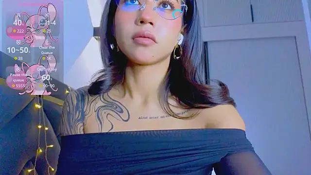 Snapshot of Mia_Tin chatting on December 2025 05:52:02 PM Mia Tin online show from December 2025 05:52:02 PM