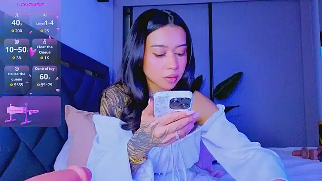 Mia Tin online show from February 2026 06:52:01 PM