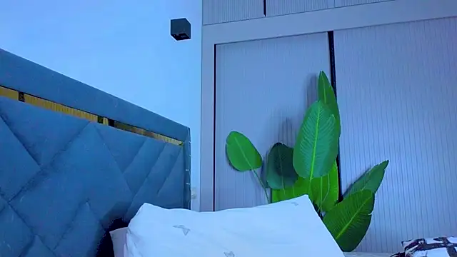 Snapshot of Mia_Tin chatting on September 2025 04:07:02 PM Mia Tin online show from September 2025 04:07:02 PM