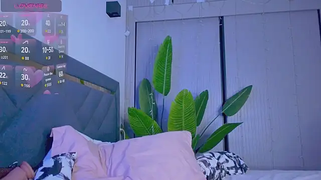 Mia Tin online show from January 2026 07:12:01 PM