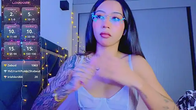 Mia Tin online show from December 2025 08:09:02 PM