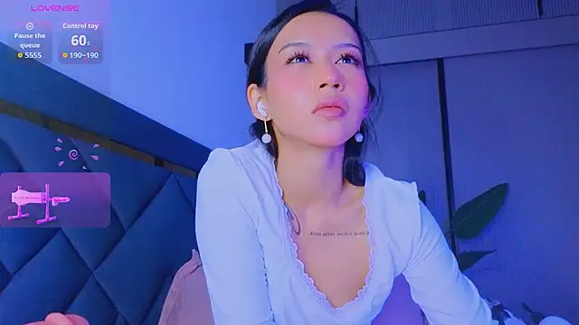 Mia Tin online show from March 2026 04:47:02 PM