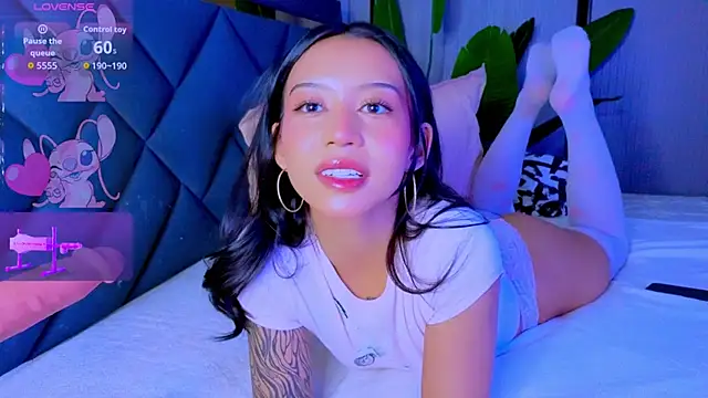 Mia Tin online show from April 2026 10:17:02 PM