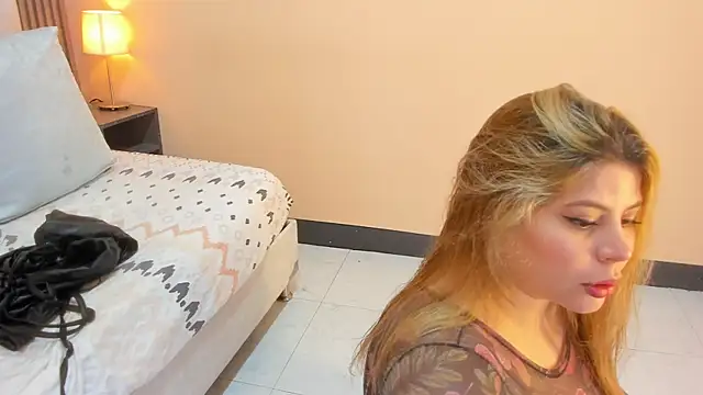 EYMI TOMSOM online show from November 2025 10:52:01 AM