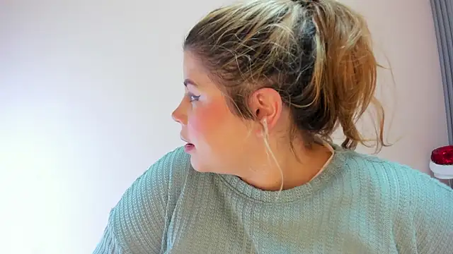 EYMI TOMSOM online show from December 2025 10:40:01 AM