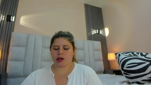 EYMI TOMSOM online show from December 2025 10:36:01 AM