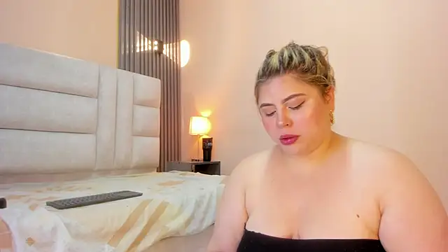 EYMI TOMSOM online show from October 2025 11:42:02 AM