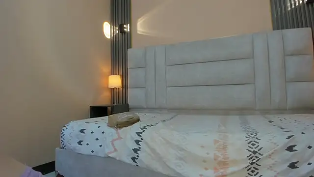 EYMI TOMSOM online show from November 2025 10:41:02 AM