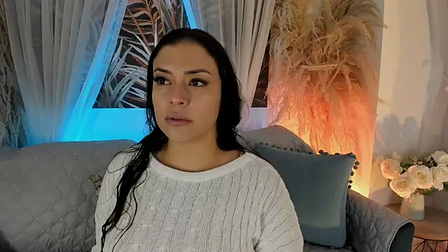 Snapshot of Nicolle_W chatting on June 2026 11:43:02 AM Nicolle W online show from June 2026 11:43:02 AM
