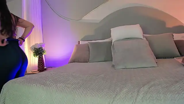 Snapshot of Nicolle_W chatting on November 2025 11:58:02 AM Nicolle W online show from November 2025 11:58:02 AM