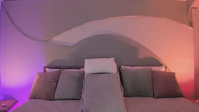 Snapshot of Nicolle_W chatting on November 2025 11:46:03 AM Nicolle W online show from November 2025 11:46:03 AM