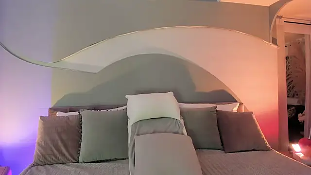 Snapshot of Nicolle_W chatting on November 2025 11:47:02 AM Nicolle W online show from November 2025 11:47:02 AM