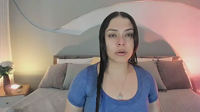 Snapshot of Nicolle_W chatting on November 2025 12:42:02 PM Nicolle W online show from November 2025 12:42:02 PM