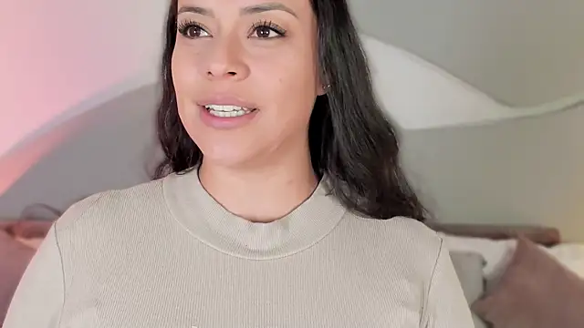 Nicolle W online show from April 2026 11:44:02 AM