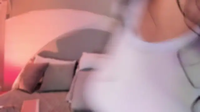 Snapshot of Nicolle_W chatting on November 2025 11:58:01 AM Nicolle W online show from November 2025 11:58:01 AM