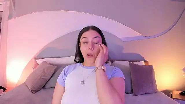 Nicolle W online show from September 2025 11:54:02 AM