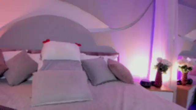 Nicolle W online show from March 2026 11:43:02 AM