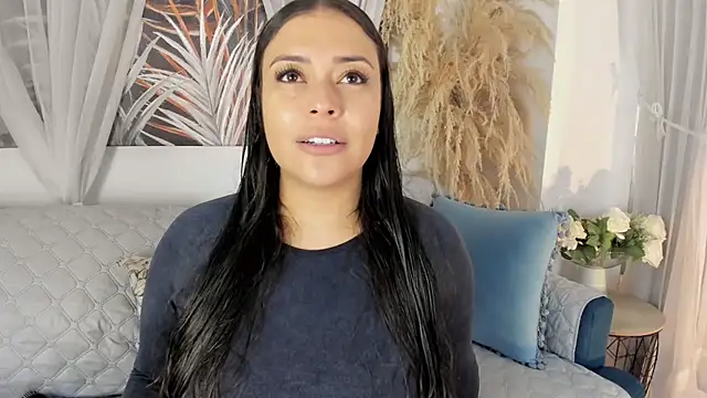 Nicolle W online show from June 2026 11:43:01 AM