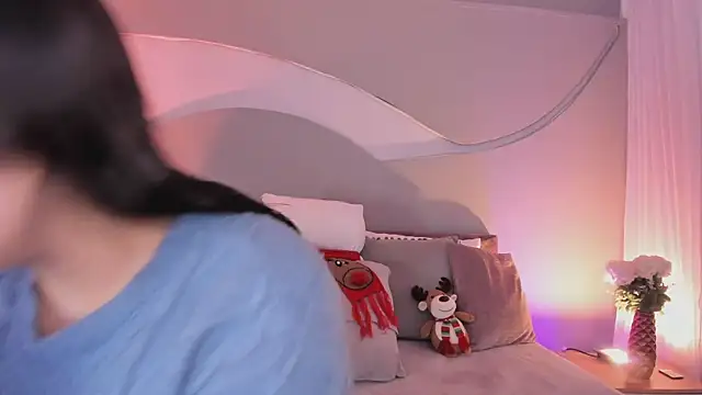 Snapshot of Nicolle_W chatting on December 2025 11:53:01 AM Nicolle W online show from December 2025 11:53:01 AM