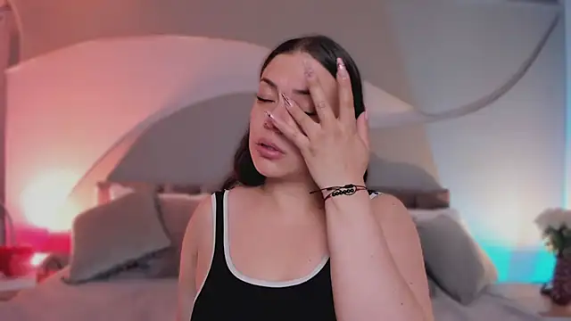 Nicolle W online show from April 2026 11:45:01 AM