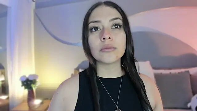 Nicolle W online show from October 2025 11:51:01 AM