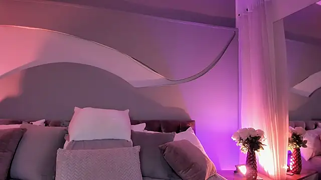 Nicolle W online show from February 2026 11:50:01 AM