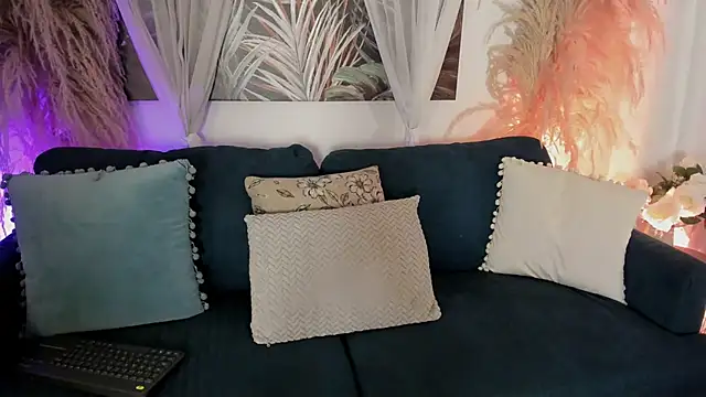 Nicolle W online show from April 2026 11:46:02 AM