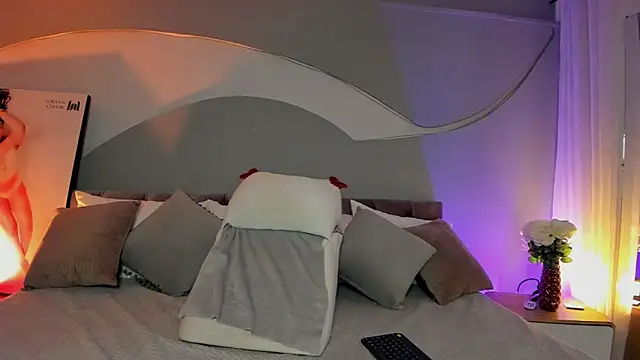 Nicolle W online show from March 2026 11:44:01 AM