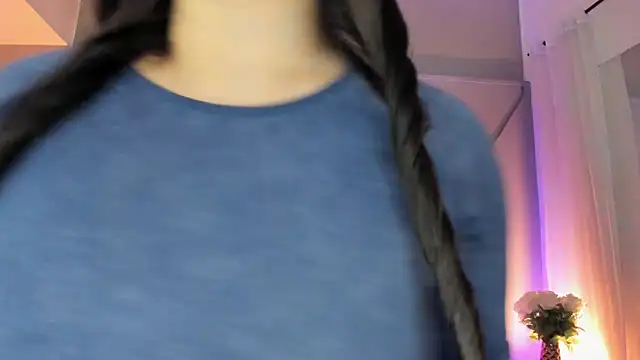 Nicolle W online show from February 2026 11:53:01 AM