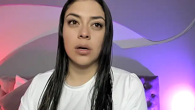 Nicolle W online show from March 2025 11:45:01 AM