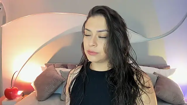 Nicolle W online show from February 2026 11:51:01 AM